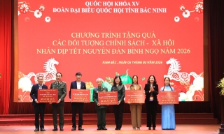 Đoàn Đại biểu Quốc hội tỉnh Bắc Ninh trao tặng quà Tết các đối tượng chính sách - xã hội